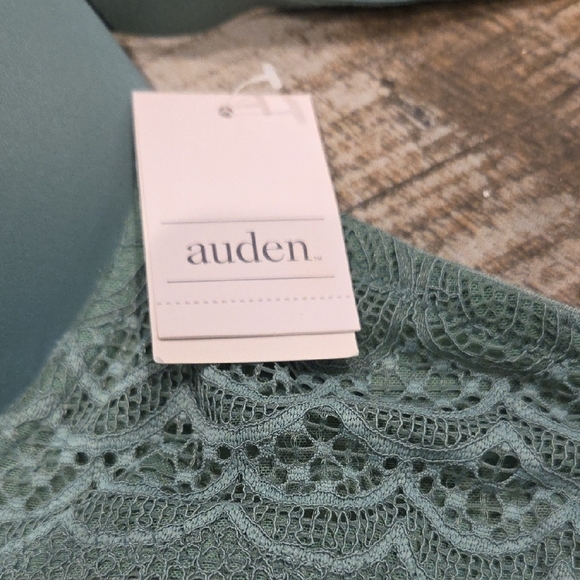 Auden Green Lace Trim Bra with Adjustable Straps - Picture 2 of 4